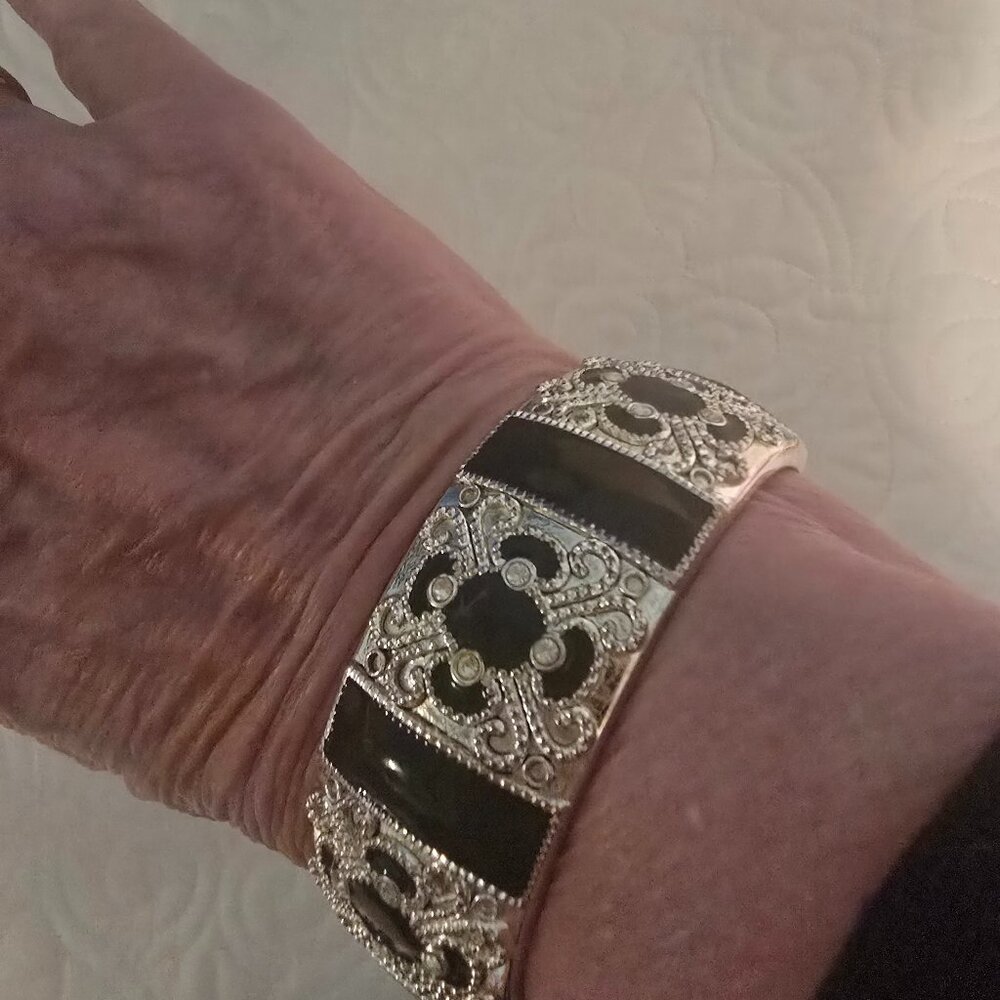 Vintage Silver Tone Filigree Hinged Bangle Bracelet Black Stone